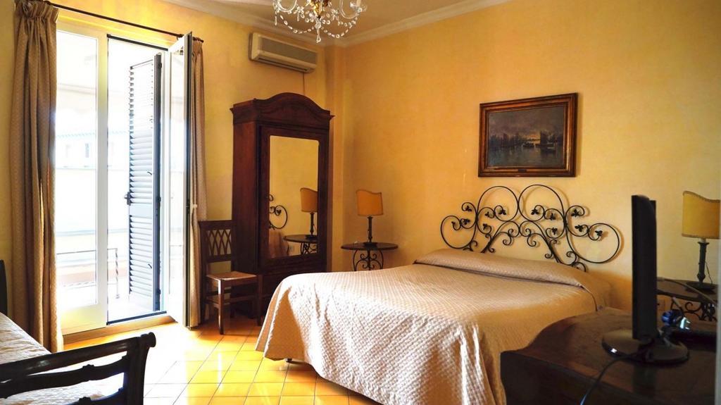 Bed And Breakfast Riviera Di Chiaia Turrisi 那不勒斯 外观 照片